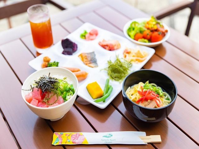 カヌチャベイホテル＆ヴィラズ 【朝食ブッフェ】毎日、沖縄県産を中心とした新鮮な食材が並びます。キッズコーナーもご用意しております